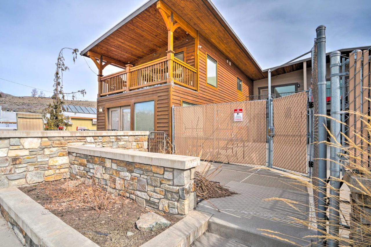 Condo With Lake View About 1 Block To Waterfront Fun Chelan Exterior photo